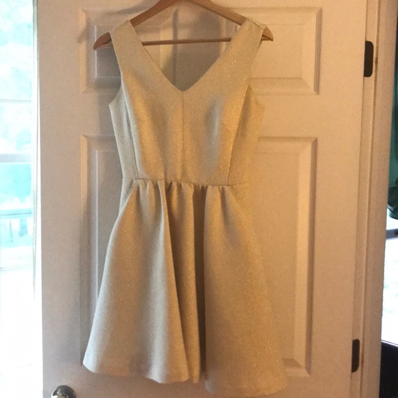 Vineyard Vines Dresses & Skirts - Vineyard Vines Metallic Jacquard Vneck Dress